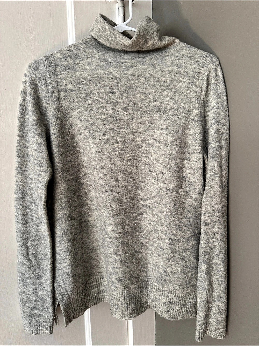 Banana Republic Merino Wool Turtleneck in Gray Size Medium